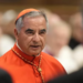 Cardenal condenado por fraude se excluye del cónclave