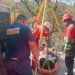 Trabajador municipal muere al caer con aplanadora a un barranco en obra rural de Rioverde