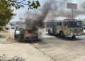 En Ciudad Valles, un incendio arrasa con una camioneta