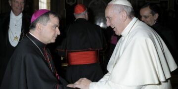 Tensión en el cónclave por presencia de cardenal acusado de delitos financieros