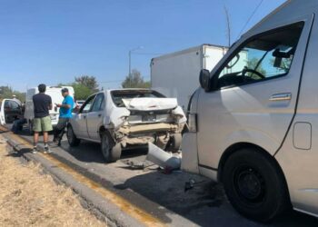 Carambola en la carretera ’57 deja cuatro vehículos dañados