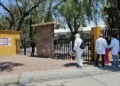 Maestra y alumno intentan suicidarse en el baño de una escuela primaria