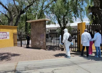 Maestra y alumno intentan suicidarse en el baño de una escuela primaria
