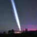 Un rayo blanco inexplicable sorprende en el cielo nocturno de EE. UU.