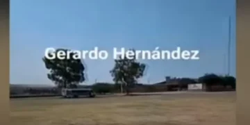 Descubren fosa con 17 cuerpos al costado de cancha de fútbol