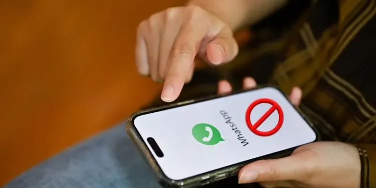 ¿Está el tuyo? Los 61 celulares que se quedarán sin WhatsApp en junio de 2025
