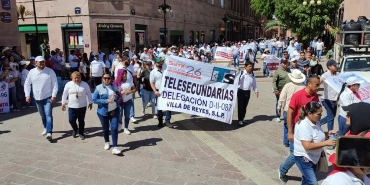Maestros expresan rechazo a la represión ejercida por la SEGE en el paro