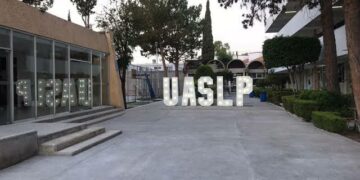 La prohibición de venta de alimentos lleva a estudiantes a organizar verbenas en vez de comprar en las cafeterías