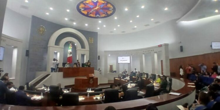 Progresan iniciativas para permitir la interrupción del embarazo hasta las 12 semanas