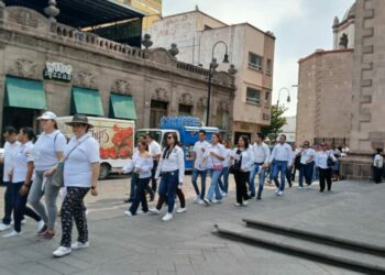 Marchan pacíficamente trabajadores sindicalizados del Tecnológico de San Luis