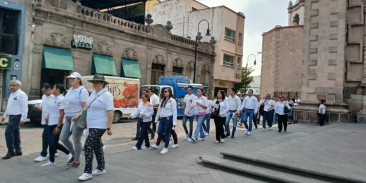 Marchan pacíficamente trabajadores sindicalizados del Tecnológico de San Luis