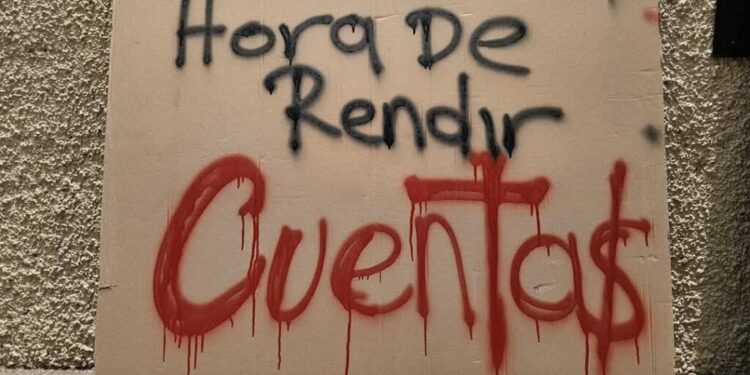 Se intensifican las protestas contra la directora de la Facultad del Hábitat