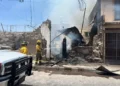 Una casa abandonada, habitada por indigentes, se incendia