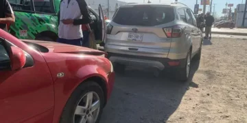 La falla mecánica de un auto origina una carambola