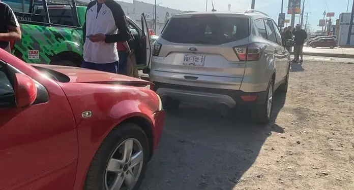 La falla mecánica de un auto origina una carambola