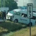 Camioneta de personal sale del camino en la 57