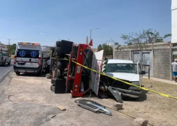 Video | Chofer de gasera embiste a camioneta en carretera 80
