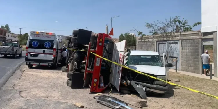 Video | Chofer de gasera embiste a camioneta en carretera 80