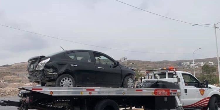 Fotos | Conductor choca y se trepa en contención del Circuito Potosí
