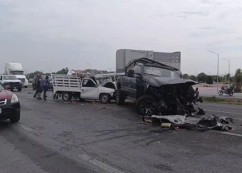 Video | Aparatoso choque en carretera 57 deja dos heridos