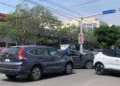 Colisión en Avenida Carranza deja daños a dos autos