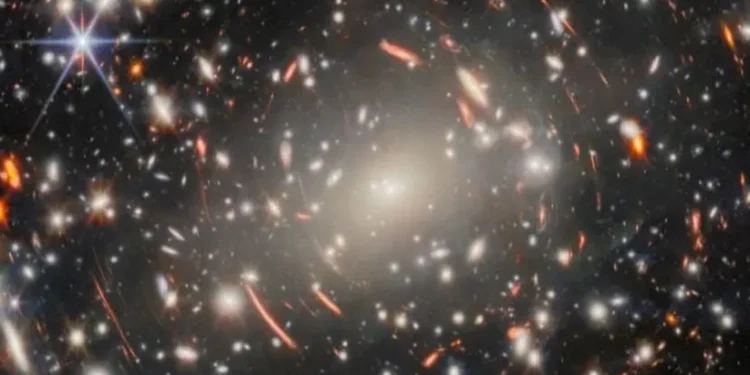 El amanecer cósmico retratado: Webb toma la foto más antigua del universo