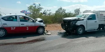 Dos heridos tras choque de frente en Cárdenas