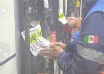 Fotos | Clausuran estación de servicio luego de que su anuncio cayó en Rutilo Torres