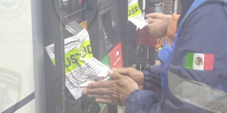 Fotos | Clausuran estación de servicio luego de que su anuncio cayó en Rutilo Torres