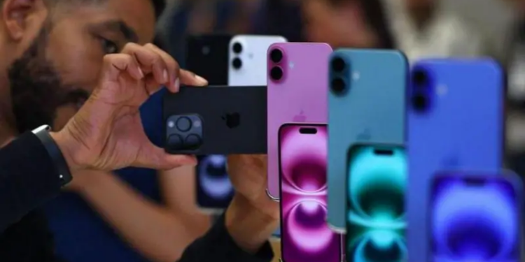 La drástica decisión de Apple para evitar los aranceles de Trump a China (y qué supone para América Latina)