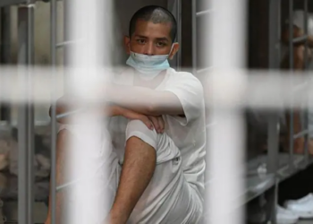 Un juez federal prohíbe a Trump deportar a venezolanos bajo Ley de Enemigos Extranjeros
