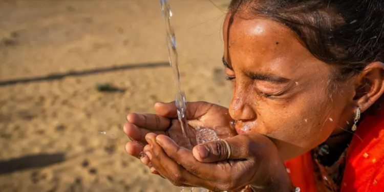 ¿Cuánta agua es demasiada agua?: los riesgos de la deshidratación y la sobrehidratación