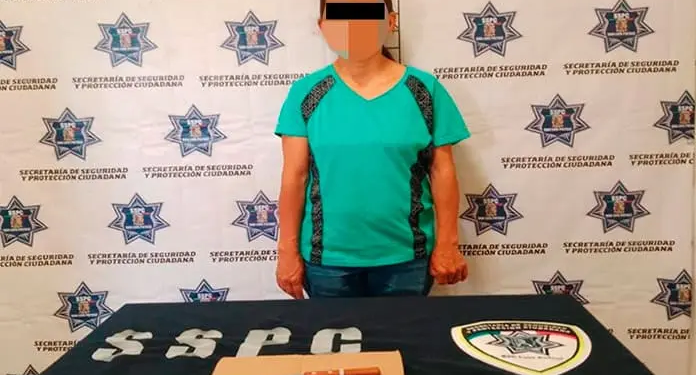 Detienen a mujer por agredir con objeto punzocortante a una pariente en barrio de Tequis