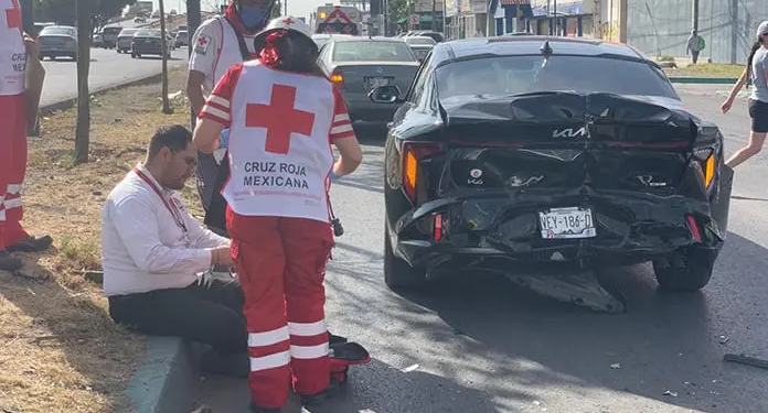 Choque múltiple en lateral de la carretera a México deja sólo daños materiales