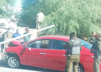 Accidente en Circuito Potosí: auto se estrella contra cocina económica