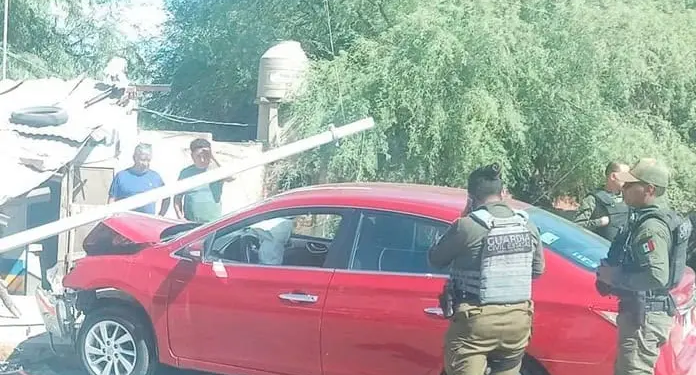 Accidente en Circuito Potosí: auto se estrella contra cocina económica