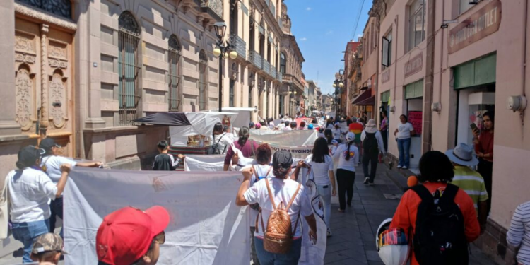 Marchan en el Día de la Madre para exigir fiscalía especializada en búsqueda de personas