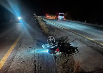 Vehículo pesado embiste a tres personas en la Valles–Tampico: hay dos muertos