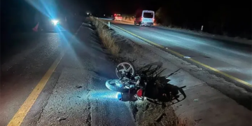 Vehículo pesado embiste a tres personas en la Valles–Tampico: hay dos muertos