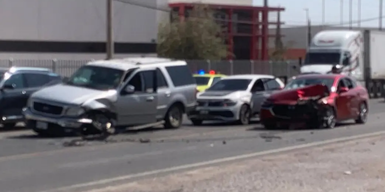 Choque múltiple en Eje 140 deja cuantiosos daños materiales en la Zona Industrial