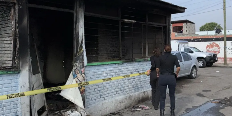 Incendio en antiguo rastro municipal de Villa de Pozos