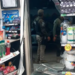 Grupo de menores causa destrozos en OXXO de Villas del Real y escapan