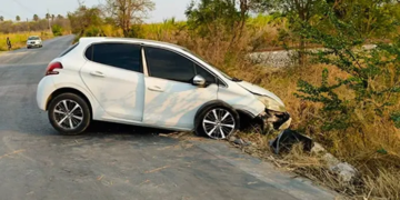 Exceso de velocidad y descuido provocan accidente de turistas de Aguascalientes en la Valles-Naranjo