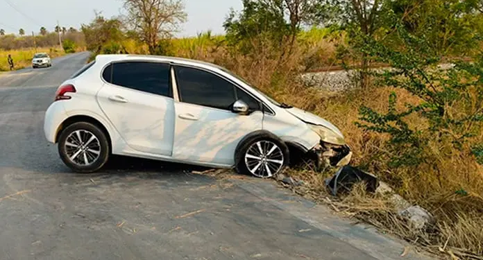 Exceso de velocidad y descuido provocan accidente de turistas de Aguascalientes en la Valles-Naranjo