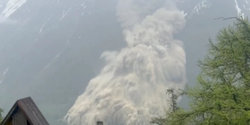 El pueblo en Suiza que quedó sepultado por una avalancha provocada por el derrumbe de un glaciar