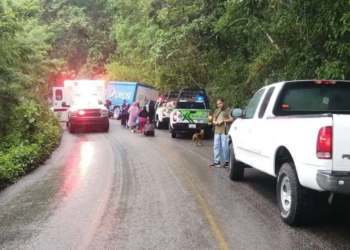 Aparatoso choque en la carretera federal 120 deja dos muertos y cuatro heridos