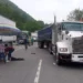 Una mujer motociclista pierde la vida al ser golpeada por un tráiler