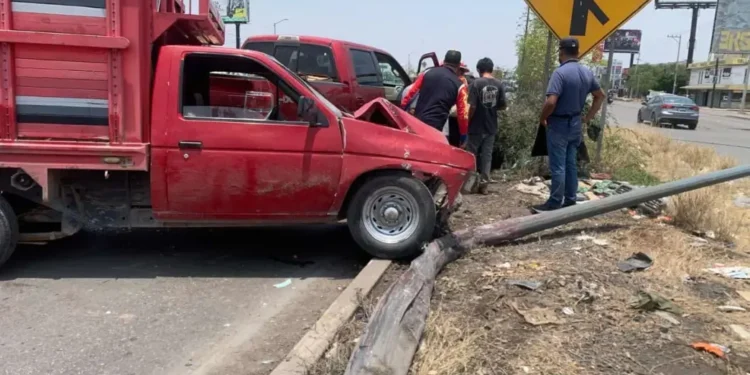 Sale del camino y choca contra poste en la 57