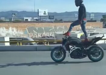 Policía Vial reporta acrobacias peligrosas de motociclistas en Carretera 57
