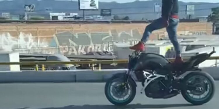 Policía Vial reporta acrobacias peligrosas de motociclistas en Carretera 57
